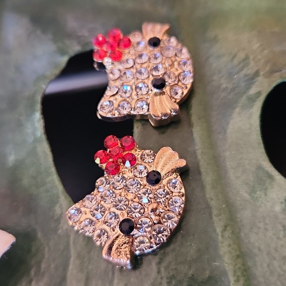 NWT HELLO KITTY EARRINGS - GOLD TONE - Picture 2 of 4